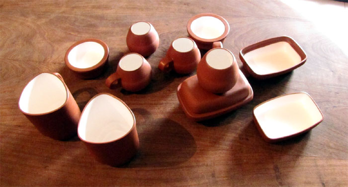 Mantequera  de gres, tazas y dulceras para restaurante.