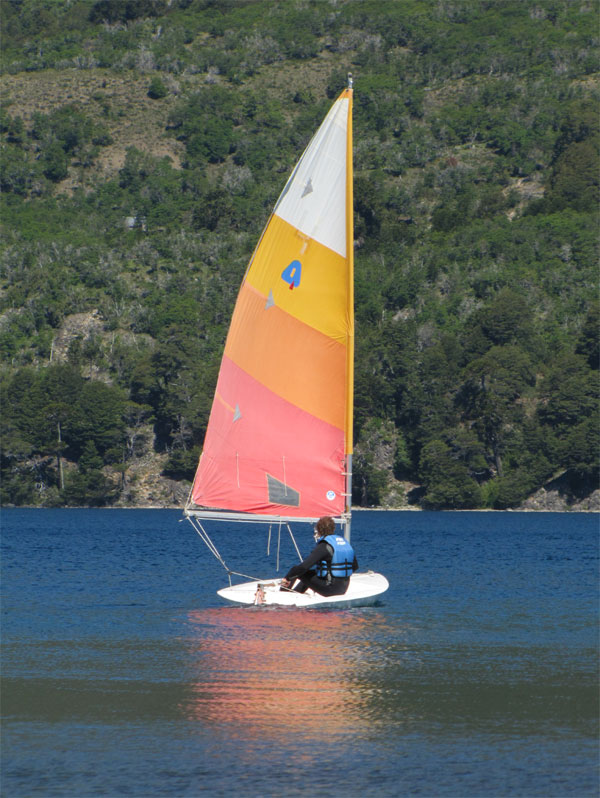 Monotipo enbarcación a vela de PRFV